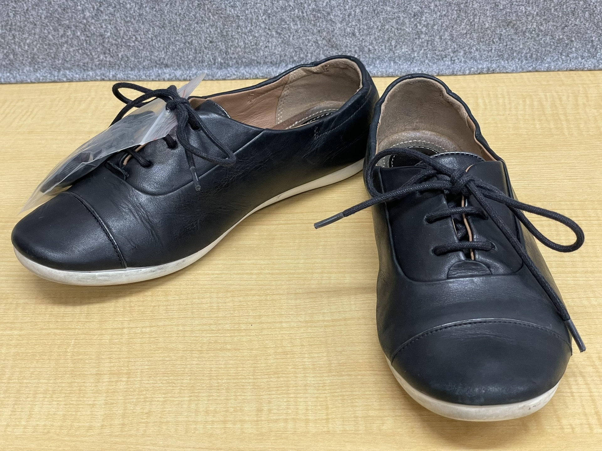 clarks artisan レザーフラットシューズ
