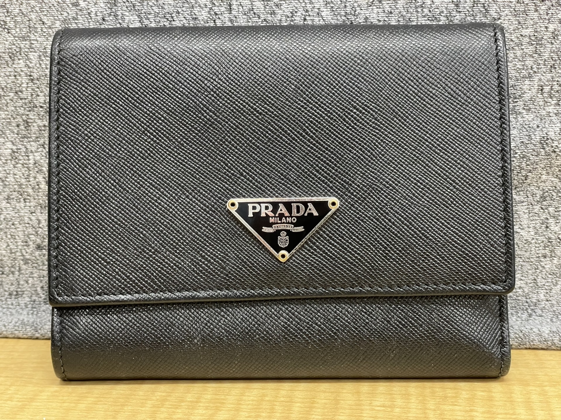 PRADA サフィアーノレザー三つ折り財布