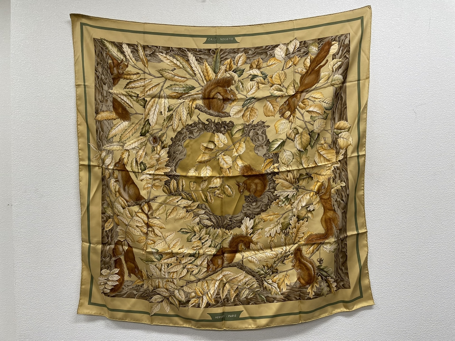 HERMES Antoine de Jacquelot CASSE NOISETTE シルクスカーフ