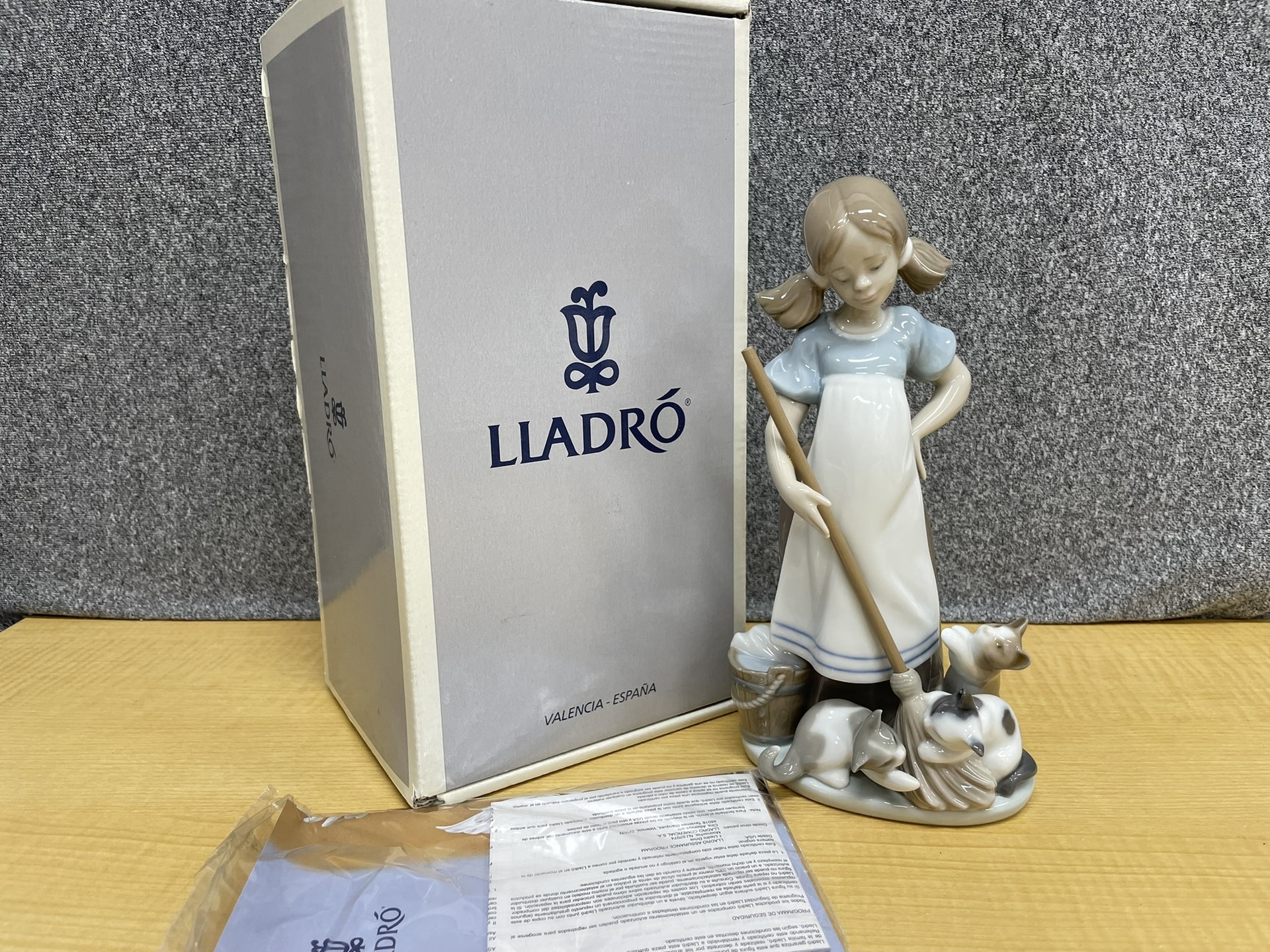 LLADRO 5232 PLAYFUL KITTENSフィギュリン