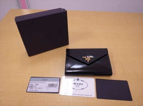 PRADA 1M0523 パテントレザー小銭入れ付3つ折り財布