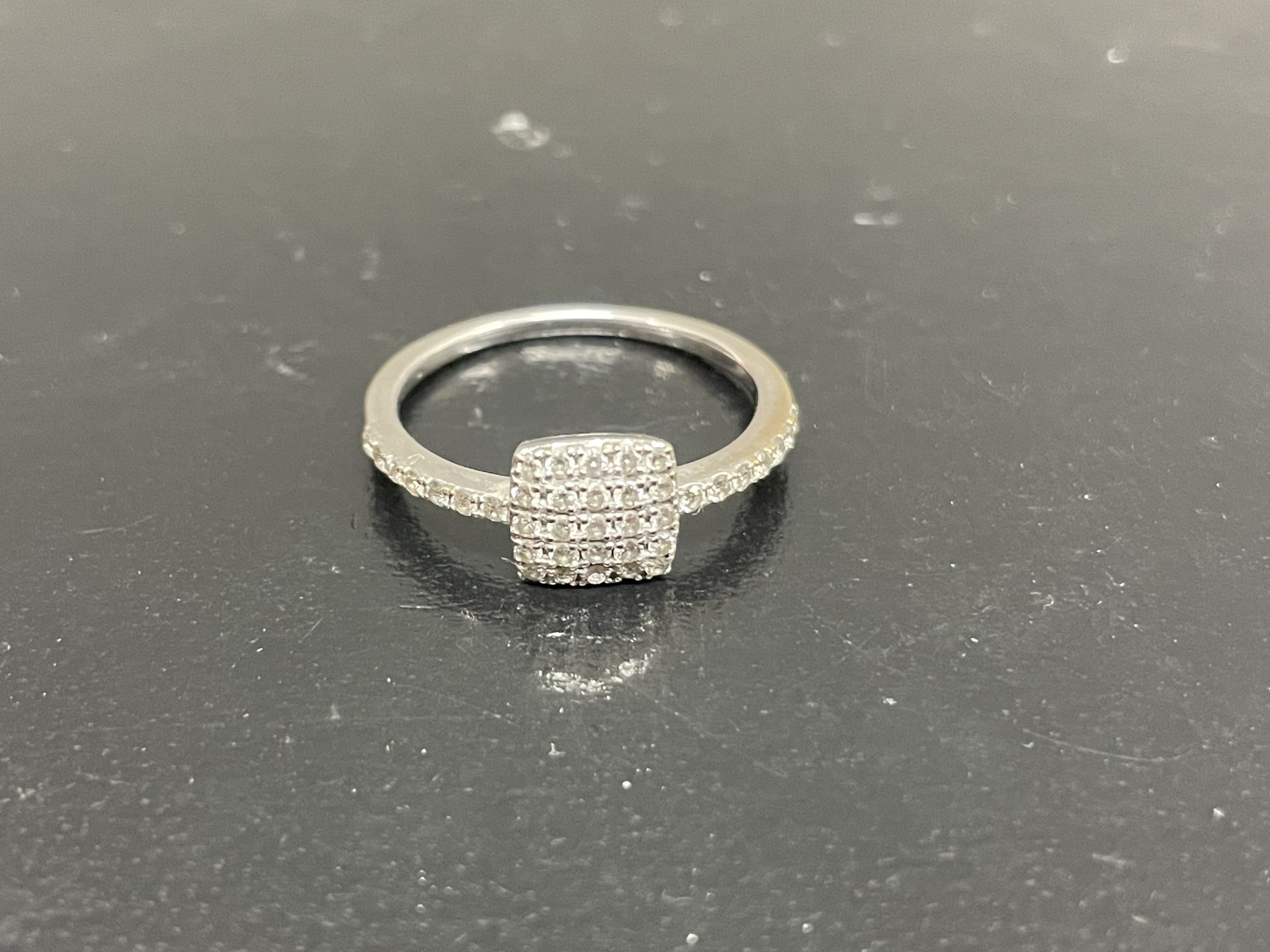 K18ホワイトゴールドパヴェダイヤモンドリング ダイヤ0.28ct