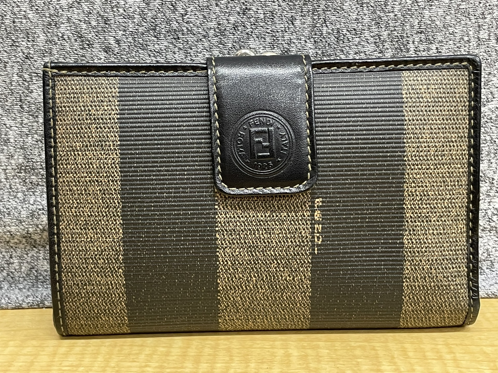 FENDI 2270-516920-969 ペカン柄二つ折りがま口財布