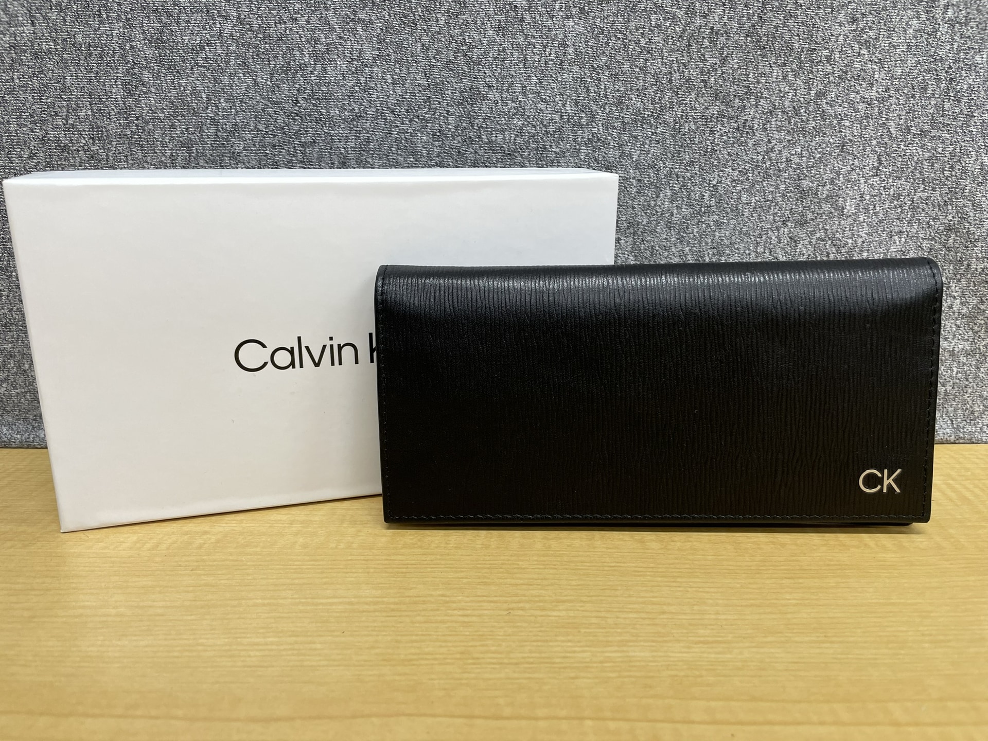 Calvin Klein レザー二つ折り長財布