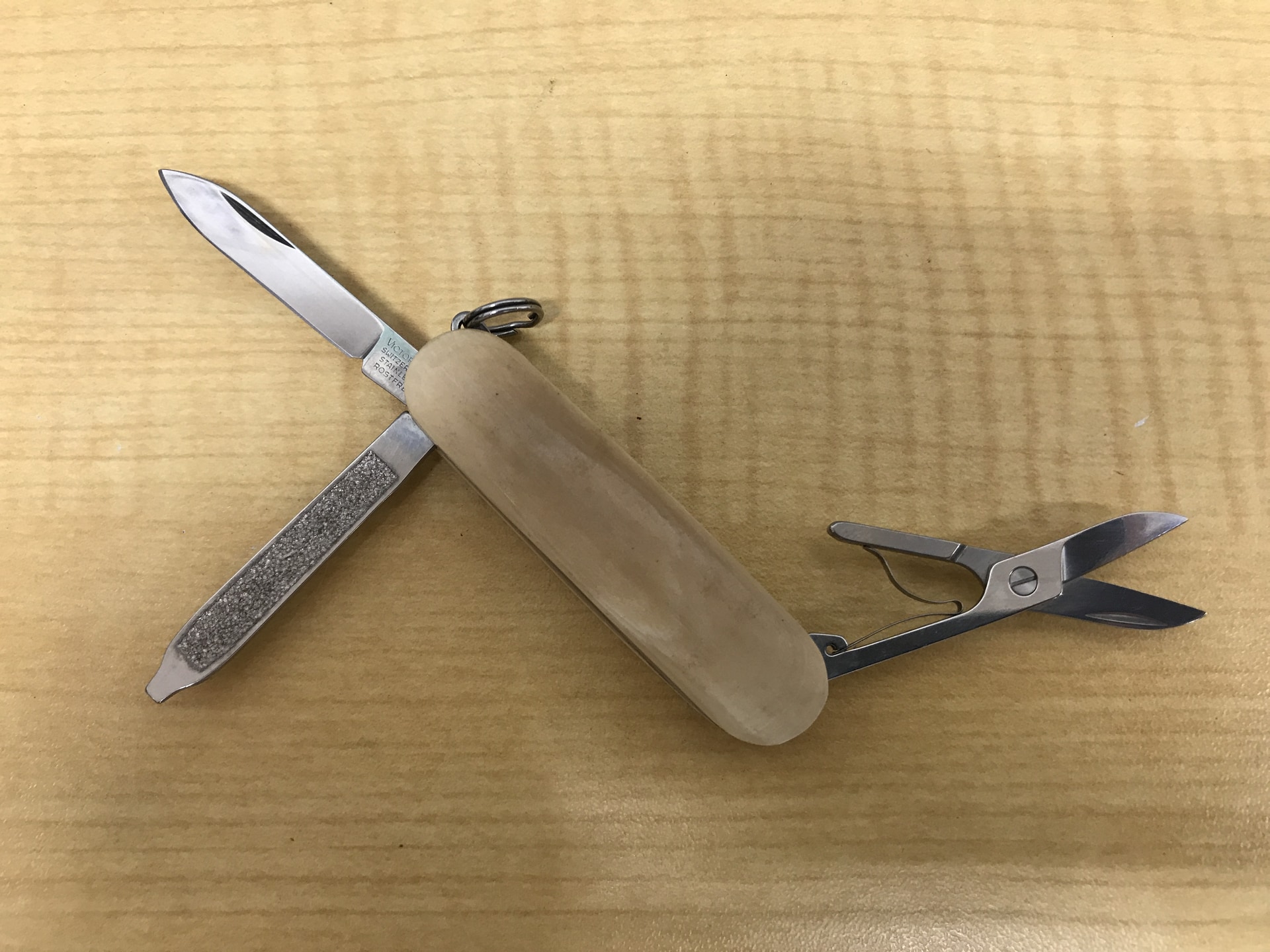 VICTORINOX クラシックマルチツールナイフ