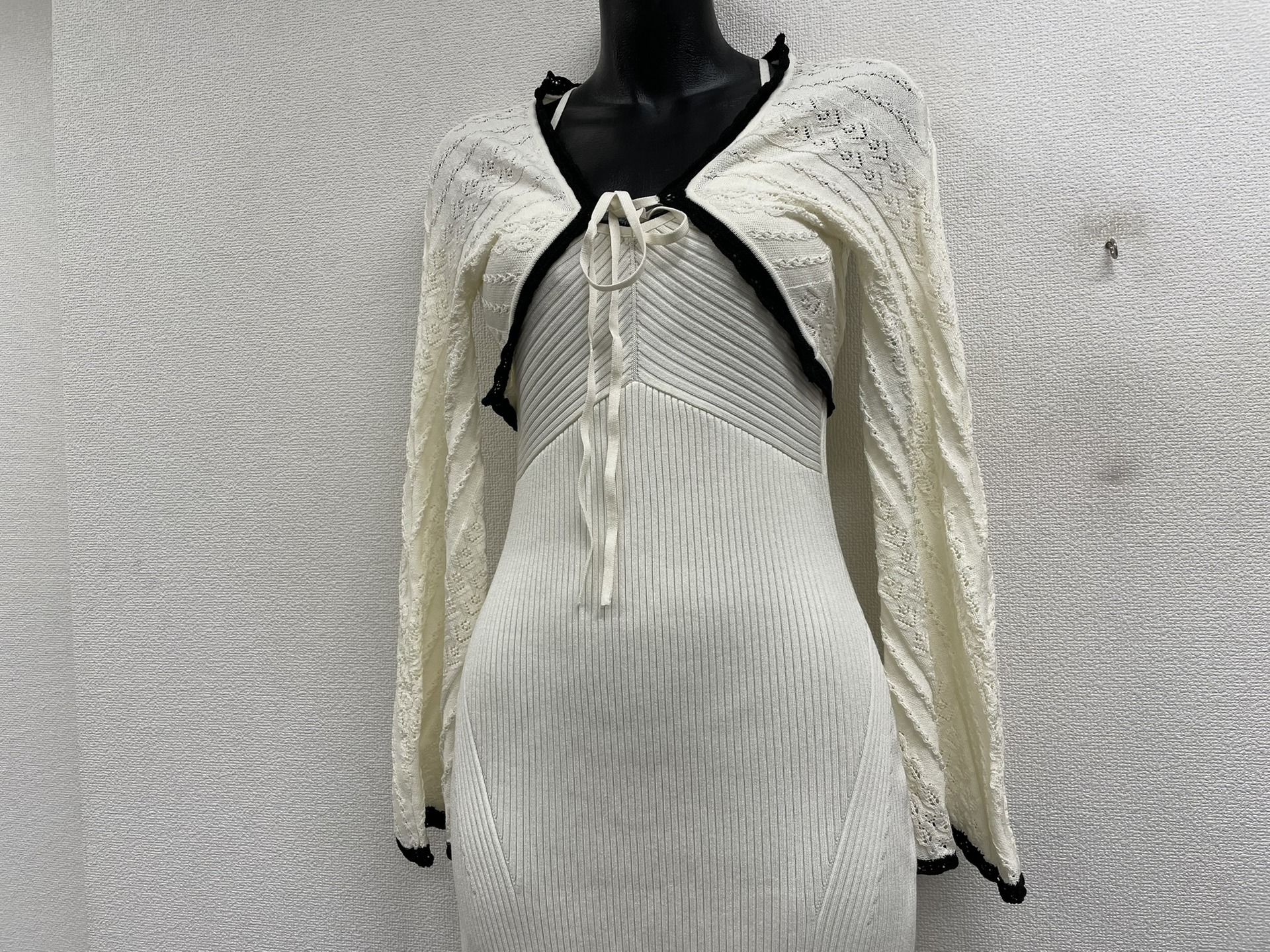 Lily Brown レース編みボレロセットニットワンピース