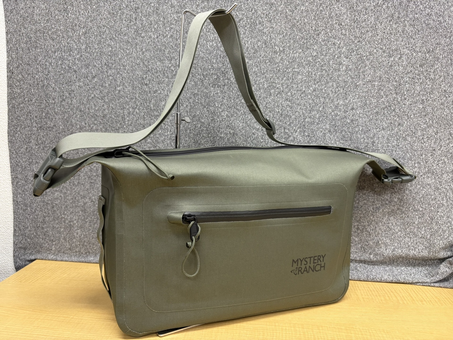 MYSTERY RANCH HIGH WATER SHOULDER BAG