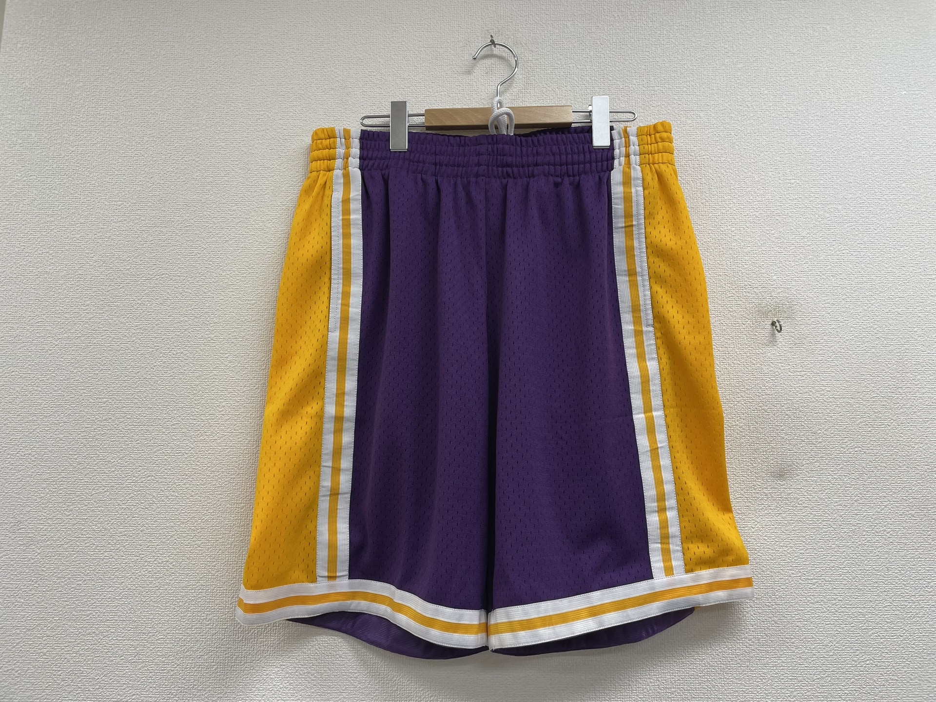 Mitchell & Ness NBA SWINGMAN ROAD SHORTS LAKERS 84-85